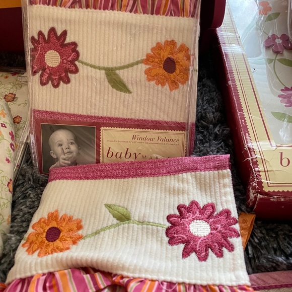 Baby Martel Raspberry Petals Crib Bedding - Picture 3 of 9